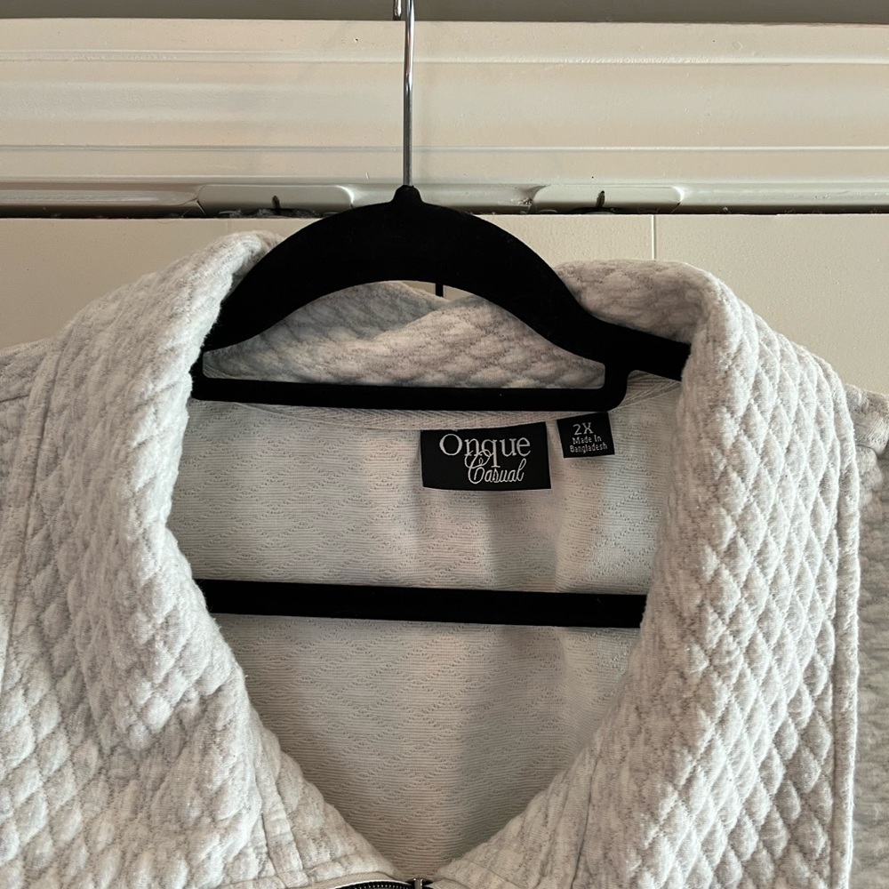 Onque Casuals Light Gray Quilted Vest - Picture 2 of 3